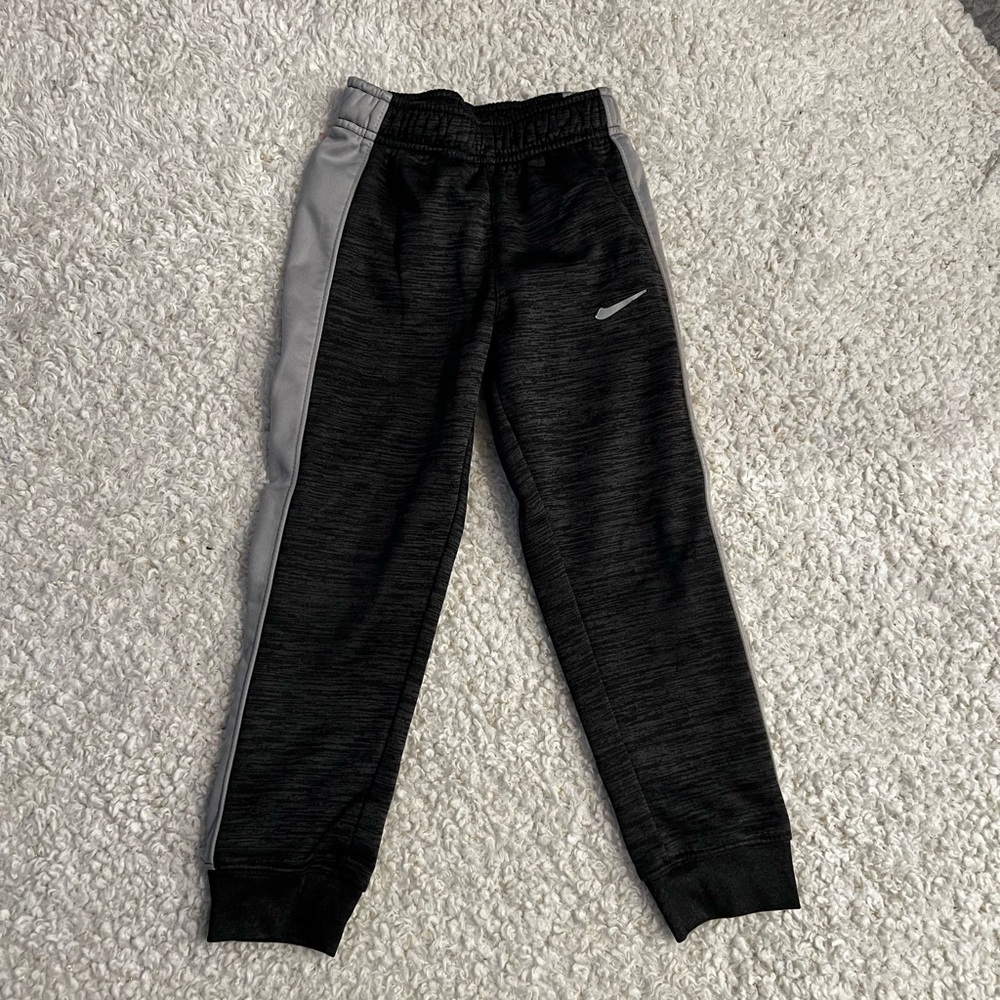 boys black and gray Nike dri-fit joggers. size medium6/7).